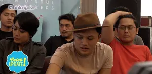 Rizky Febian beri honor manggungnya ke mama.