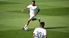 Bek Real Madrid asal Inggris bernomor punggung 12, Trent Alexander-Arnold (kiri), menghadiri sesi latihan bersama AD Alcorcon di Stadion Alfredo di Stefano di Valdebebas, pinggiran kota Madrid, pada 24 Juli 2026. (Javier SORIANO/AFP)