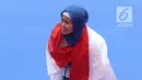 Atlet Taekwondo putri Indonesia, Defia Rosmaniar saat merayakan kemenangan atas Salahshouri Marjan (Iran) pada Final Women Individual Poomsae di JCC, Jakarta, Minggu (19/8). (Liputan6.com/Helmi Fithriansyah)