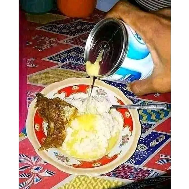 6 Potret Absurd Makan Nasi Berkuah Ini Bikin Tepuk Jidat, Penistaan Makanan