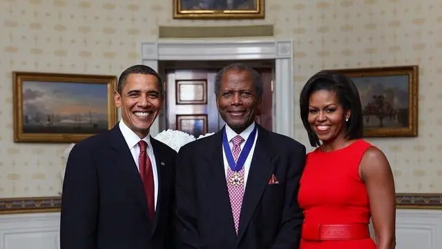 Barack dan Michelle Obama bersama Sidney Poitier. (Foto: Instagram terverifikasi @barackobama)