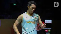 Jonatan Christie gagal meraih gelar juara Indonesia Masters 2025 setelah kalah dari Kunlavut Vitidsarn lewat rubber game (21-18, 17-21, dan 18-21). (Liputan6.com/Herman Zakharia)