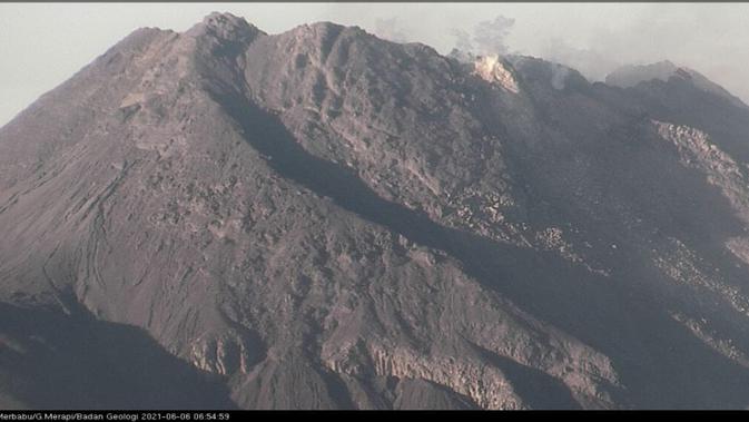 Abu Guguran Awan Panas Gunung Merapi Hujani Sejumlah Wilayah di Sleman - Vimarsana News