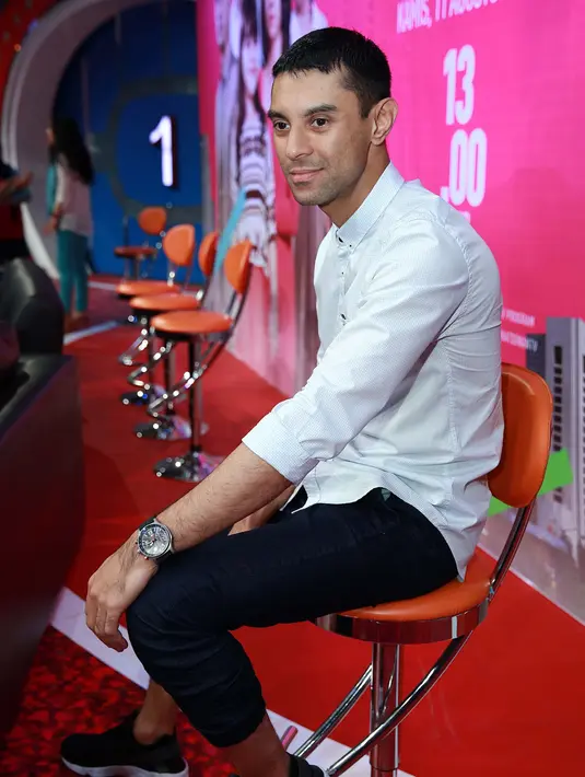 Kini saat proses syuting menggunakan kamera kecil, jadi tidak langsung diketahui oleh pengguna jalan lain. Itulah Didi disangka sopir bajaj beneran. (Deki Prayoga/Bintang.com)