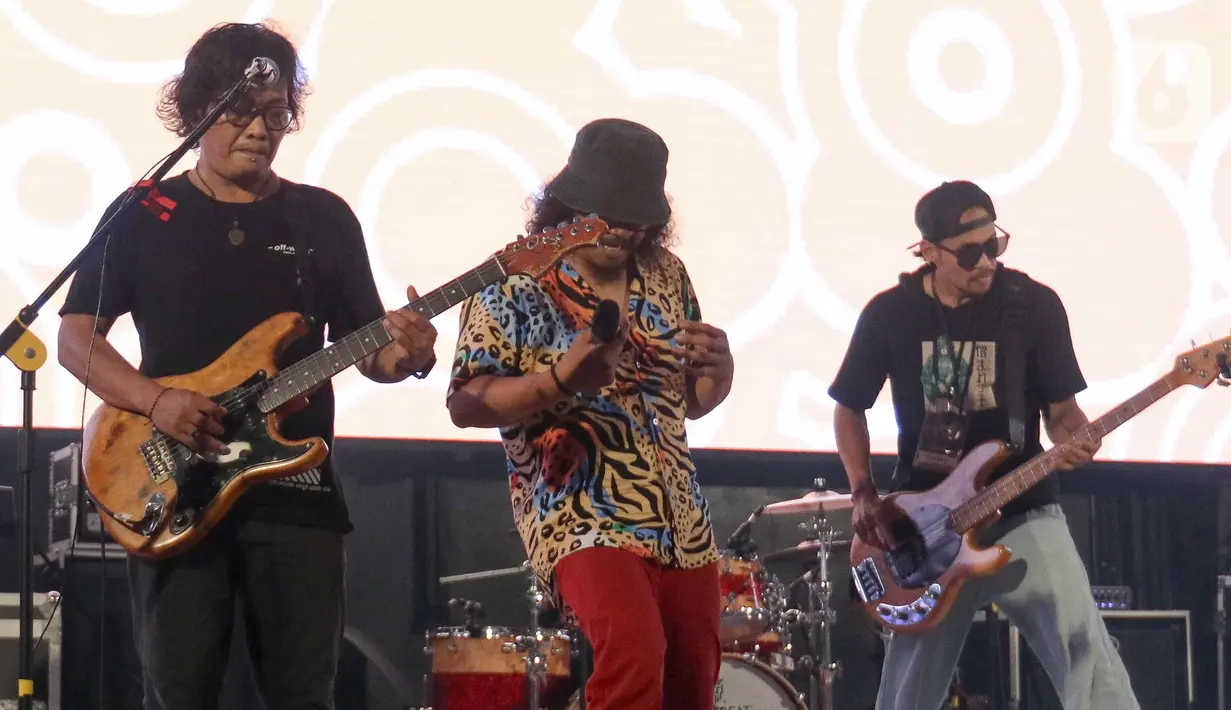 Festival ini juga menjadi ajang reuni bagi para penikmat musik lintas generasi. (Liputan6.com/Herman Zakharia)