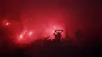 Ribuan The Jakmania akhirnya kembali hadir di stadion memberikan dukungan langsung pasukan Thomas Doll saat laga uji coba melawan Sabah FC di Stadion Patriot Candrabhaga, Bekasi, Minggu (5/6/2022). (Bola.com/Ikhwan Yanuar)