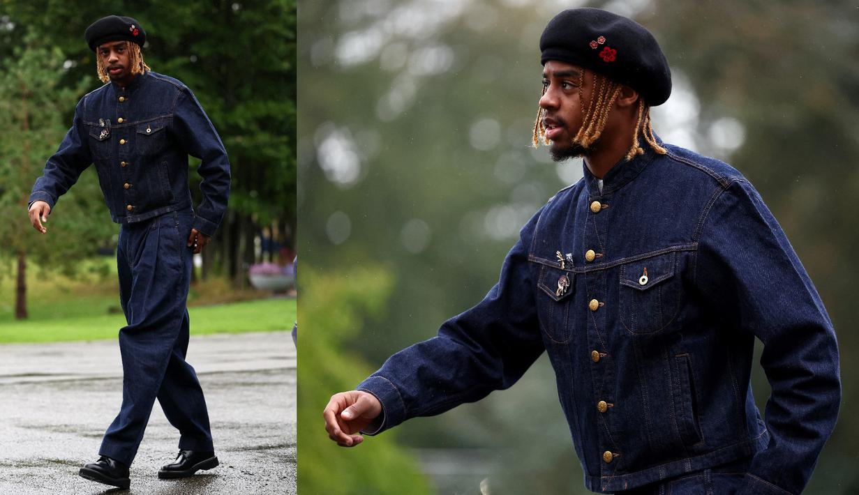 Penyerang Timnas Prancis, Bradley Barcola saat tiba untuk persiapan pertandingan kualifikasi UEFA Nations League di Clairefontaine-en-Yvelines pada 7 Oktober 2024. (AFP/Franck Fife)