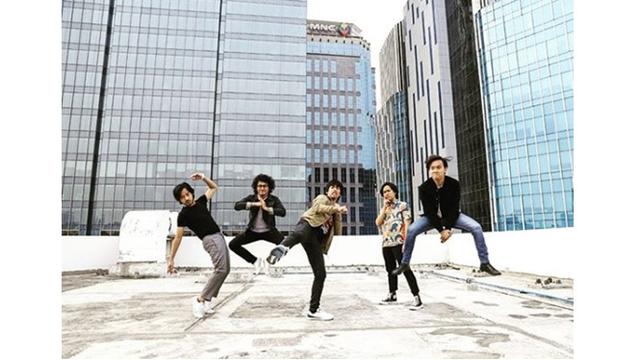 Sempat Ribut di Atas Panggung, Ini 7 Potret Keakraban Personil D'Masiv