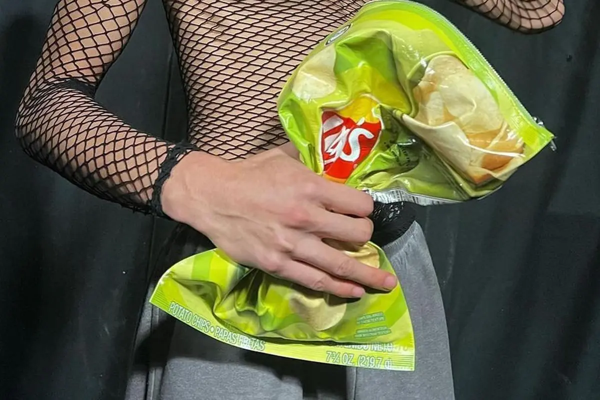 Lays Balenciaga