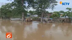 Normalisasi sungai dengan mengembalikan ukuran lebarnya ke semula yang berarti harus memindahkan warga di bantaran kali.