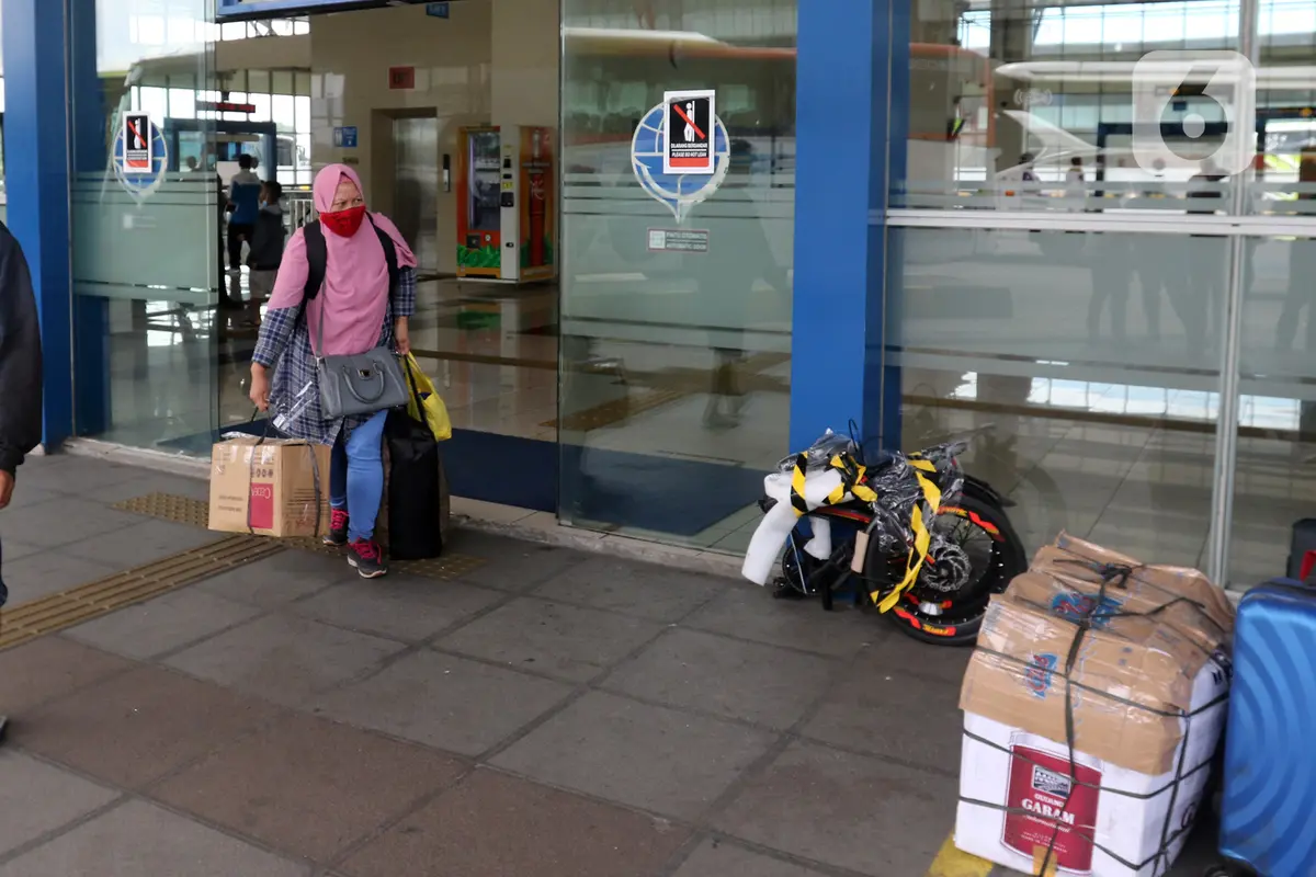 FOTO: Suasana Terminal Terpadu Pulo Gebang Jelang Imlek