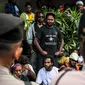 Ratusan orang Papua yang berdomisili di Pulau Jawa dan Bali melakukan aksi turun ke jalan memperingati 1 Desember di Bundaran HI, Jakarta, Selasa (1/12). Tanggal 1 Desember juga diartikan sebagai hari kemerdekaan Papua. (Liputan6.com/Faizal Fanani)