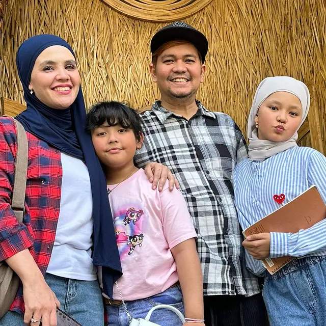 Indra Bekti dan Keluarga