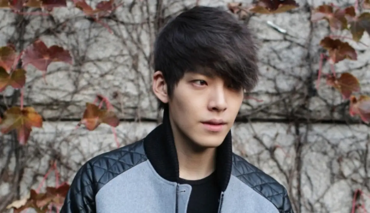 Ahn Bo Hyun mengatakan bahwa Kim Woo Bin kini lebih baik usai mendapatkan pengobatan untuk kankernya. (Soompi)