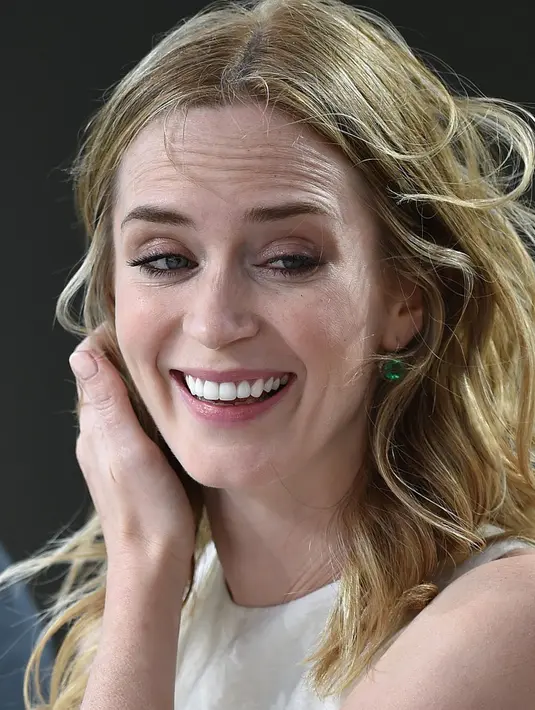  Emily Blunt pun tak menutup kemungkinan bahwa wanita dapat menjadi tokoh superhero yang biasanya dilakoni oleh pria. (AFP/Bintang.com)