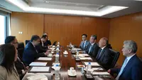 Menteri Koordinator Bidang Perekonomian Airlangga Hartarto melakukan kunjungan kerja ke Korea Selatan, bertemu dengan CEO Hyundai Motor Group Euisun Chung. (dok: humas)