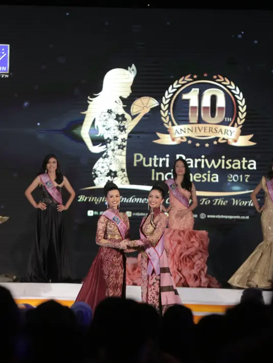 Astari, wanita yang keluar sebagai pemenang ini mengungkapkan rasa bahagianya dan harapan serta janji untuk ke depannya, dalam menjalankan tugas sebagai Putri Pariwisata Indonesia 2017. (Nurwahyunan/Bintang.com)