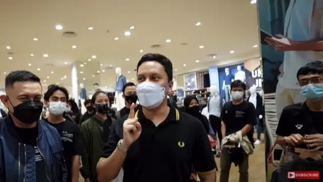 Arief Muhammad dan karyawannya