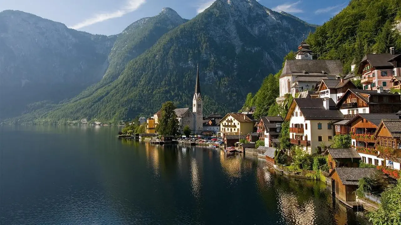 Pesona Hallstatt di Austria.