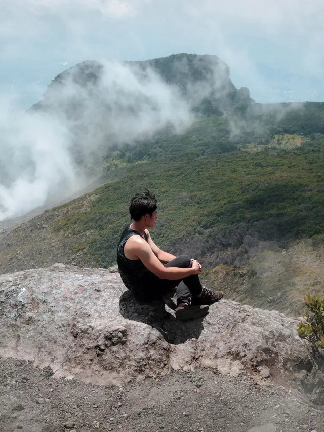 7 Momen Kenny Austin Saat Naik Gunung, Sempat Enggak Mandi 3 Hari