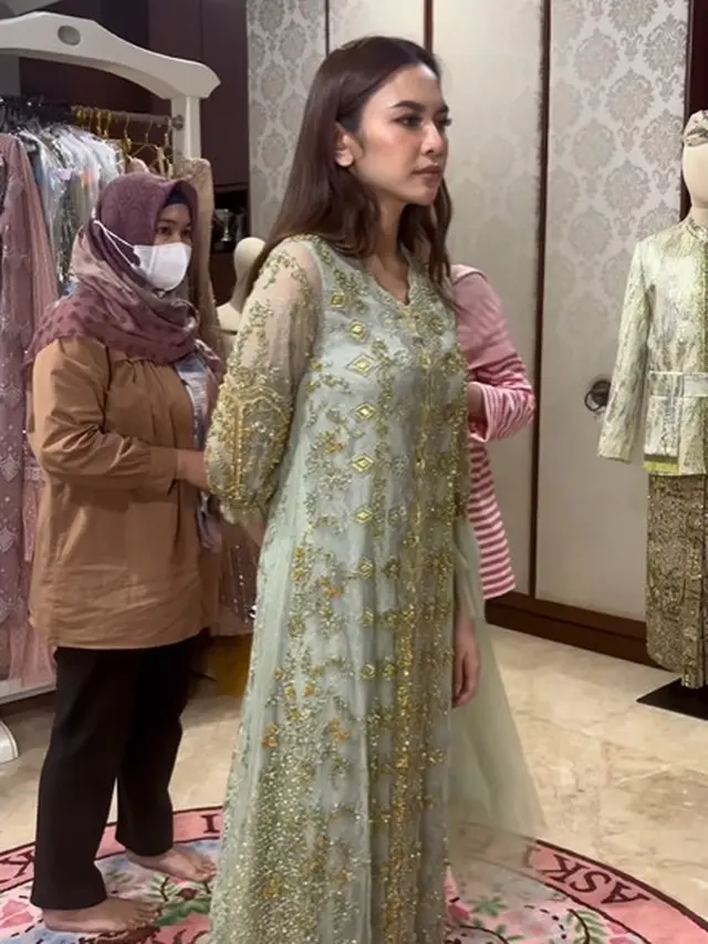 Abaya Mahalini saat pengajian (Instagram/askyfebrianti)