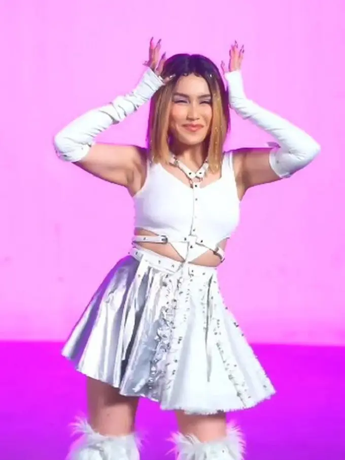 [Fimela] Rilis Single Baru, Ini 6 Potret Ayu Ting Ting yang Berdandan ala K-Pop