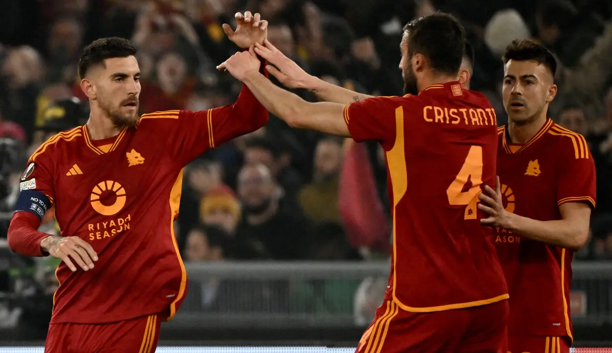 Sepuluh menit berselang, AS Roma berhasil menyamakan kedudukan melalui Lorenzo Pellegrini pada menit ke-15. (Alberto PIZZOLI/AFP)
