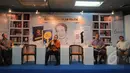 Suasana bedah buku "Kebudayaan dalam Politik" di Taman Ismail Marzuki, Jakarta, Rabu (11/3/2015). Buku tersebut berisi pandangan serta kritik budawan Radhar Panca Dahana. (Liputan6.com/Herman Zakharia)
