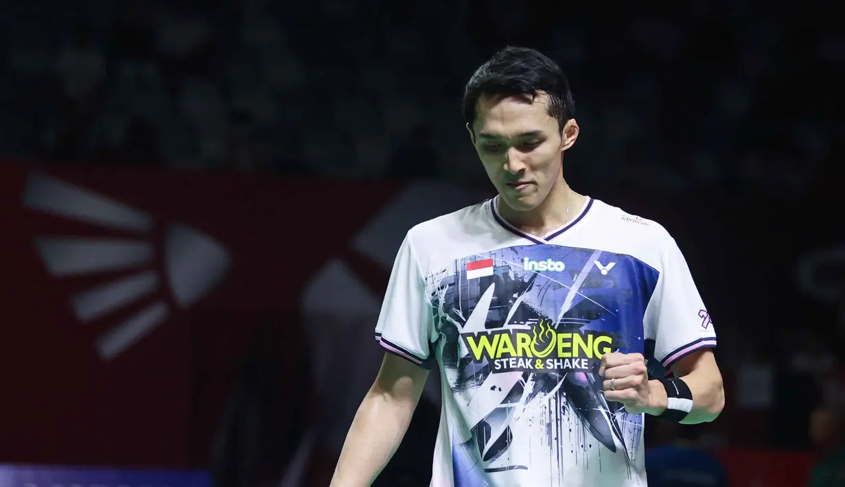 Pebulu tangkis tunggal putra Indonesia Jonatan Christie saat bertanding melawan Jia Heng Jason The (Singapura) pada babak 32 besar Indonesia Open 2026 di Istora Senayan, Jakarta, Selasa (2/6/2026). (Bola.com/M Iqbal Ichsan)