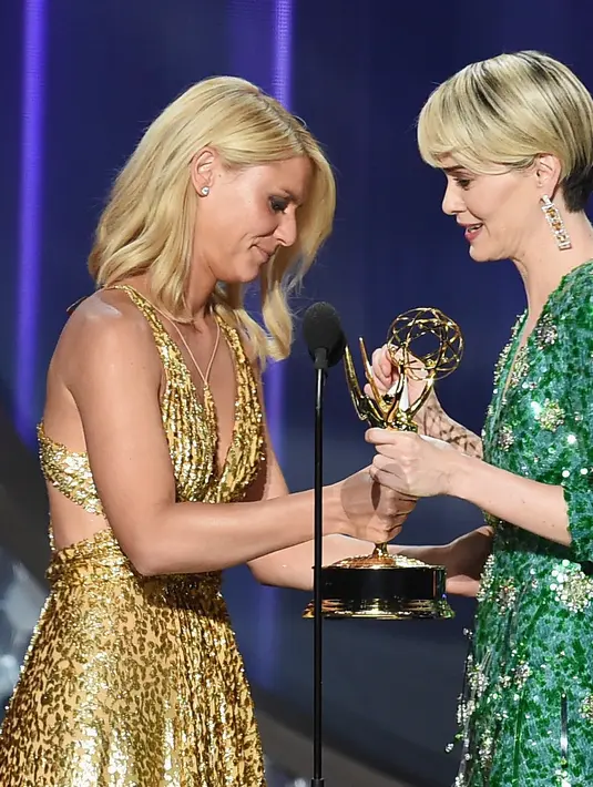 “Hai Holland-Holland Taylor, kalau kamu sedang menonton, Aku cinta kamu,” ujar Sarah sambil melemparkan tatapannya ke kamera setelah melakukan wawancara dengan E seperti dilansir dari pagesix.com (18/09). (AFP/Bintang.com)