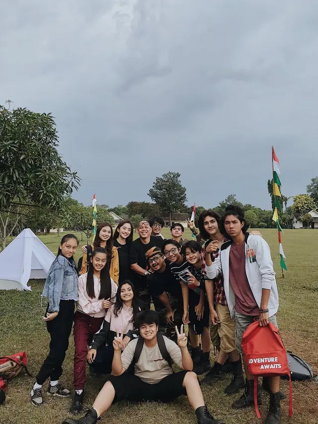 Jadi Guru di Sinetron, Ini 6 Potret Natalie Zenn Bareng Pemain Dari Jendela SMP