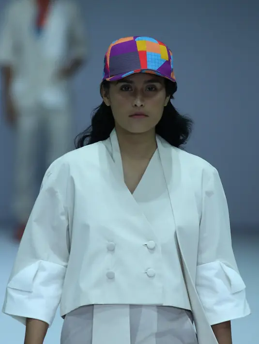 Yang diabstraksikan menjadi satu bentuk komposisi di dalam kanvas dalam goresan penuh warna tentang identitas dan arsitektural. (Foto: JFW)