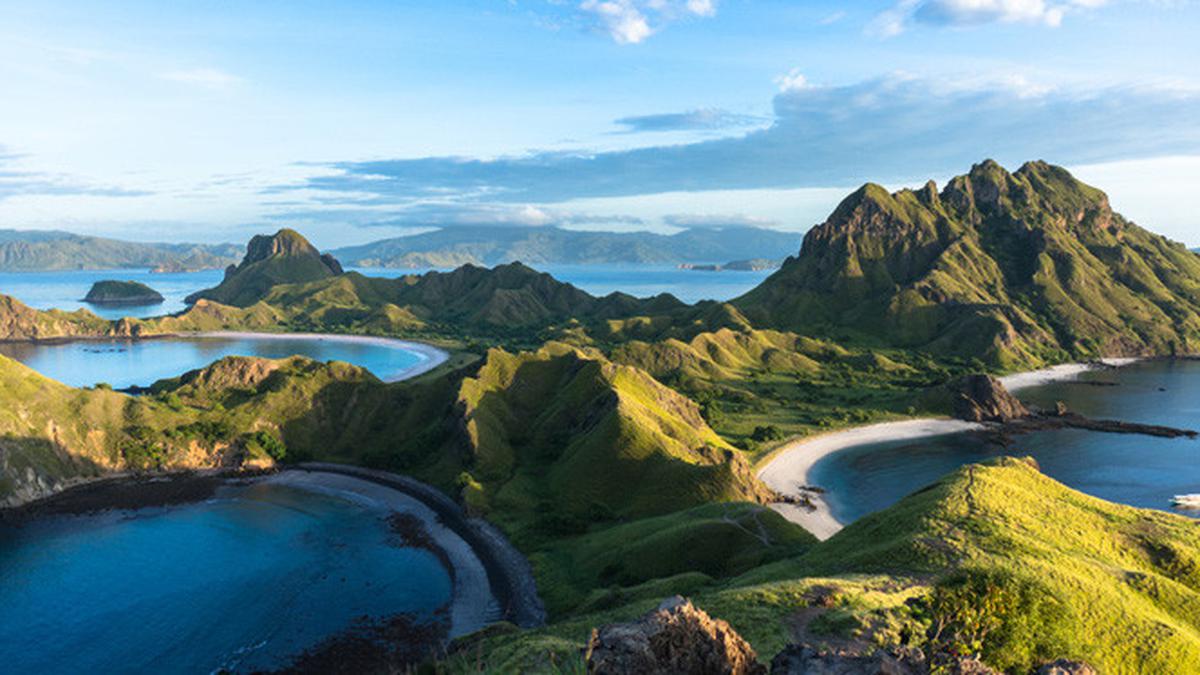 Beredar Tarif Trekking Taman Nasional Komodo Terbaru, Harganya Mulai ...
