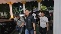 Tersangka Ahmad Zainal Abidin Arif saat digiring ke ruang tahanan Kejari Bandar Lampung. Foto : (Istimewa).