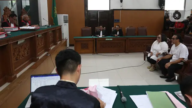 Tangis Nunung Saat Divonis 1 Tahun 6 Bulan Penjara