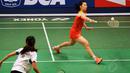 Untuk kategori tunggal putri, pebulutangkis Tiongkok, Li Xuerui (kanan), meraih podium utama setelah mengalahkan Ratchanok Intanon (Thailand) di final Indonesia Open 2014, (22/6/2014). (Liputan6.com/Helmi Fithriansyah)
