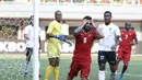 Pemain Timnas Indonesia, Stefano Lilipaly, tampak kecewa usai gagal menjebol gawang Fiji pada laga persahabatan di Stadion Patriot, Bekasi, Sabtu, (2/9/2017). Skor berakhir imbang 0-0. (Bola.com/M Iqbal Ichsan)