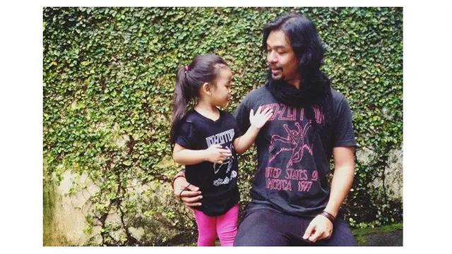 Jarang Tersorot, Ini 7 Potret Kebersamaan Dimas Djay dengan Sang Putri