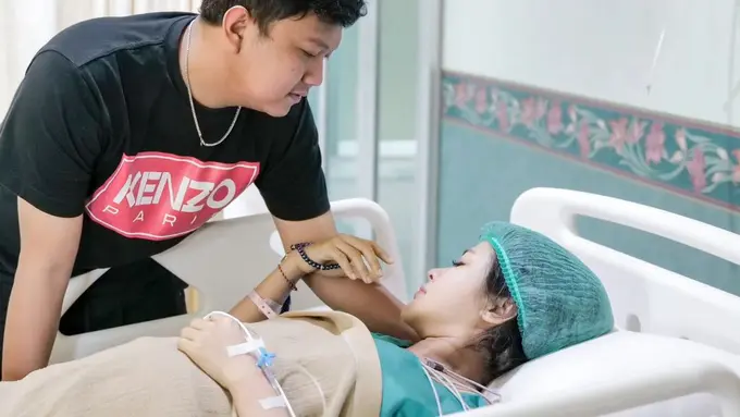 Denny Caknan dan Bella Bonita di momen kelahiran anak pertamanya. [Foto: Instagram/denny_caknan]