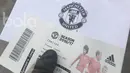 Tiket laga big match Premier League antara Manchester United melawan Chelsea sudah ditangan, saatnya langsung meluncur ke Stadion Old Trafford. (Bola.com/Joko Setyo Pramuji)
