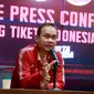 Lies Hartono atau yang biasa dipanggil Cak Lontong dalam konferensi pers harga tiket pertandingan Timnas Indonesia versus Argentina di Jakarta, Senin (29/5/2023). (Bola.com/Muhammad Iqbal Ichsan)