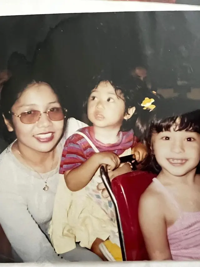 Nikita Willy unggah foto masa kecil bersama ibunda (Instagram/nikitawillyofficial94)