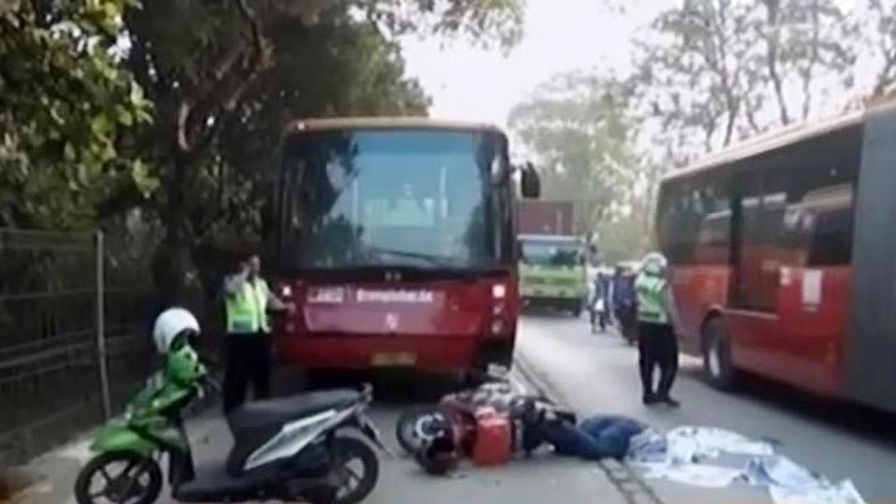 (Lip6 Siang) Kecelakaan-Transjakarta