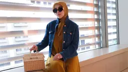 Salah satu sahabat yang juga seorang MUA, Bennu Sorumba, mengomentari unggahan Syahrini dengan menyebutnya bumil. Selain itu, komentar lain juga banyak mengucap seruan doa agar Syahrini selalu sehat. Dari situ, beredar lah kabar bahwa Syahrini sedang hamil anak pertama. (Liputan6.com/IG/@princessyahrini)
