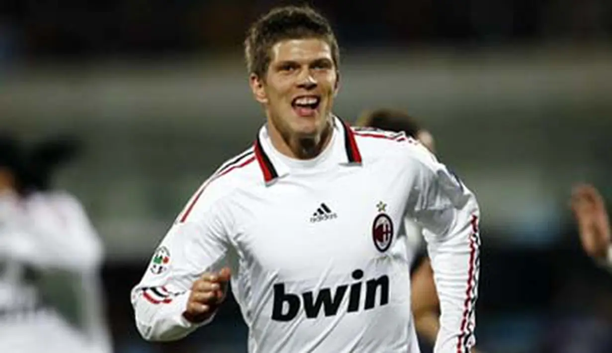 Kegembiraan striker AC Milan, Klaas-Jan Huntelaar seusai menjebol gawang Catania dalam lanjutan Serie A Italia di Massimino Stadium, 29 November 2009. Milan menang 2-0. AFP PHOTO / Marcello PATERNOSTRO 