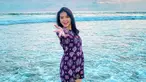 Shania Gracia merupakan member JKT48 dari generasi ketiga. Parasnya yang cantik serta jiwa leadershipnya, membuat Gracia menjadi salah satu orang berpengaruh di JKT48 New Era. Hobinya foto-foto, sering membuat Gracia mengabadikan berbagai momen seperti saat berlibur di pantai (Liputan6.com/IG/@jkt48gracia)