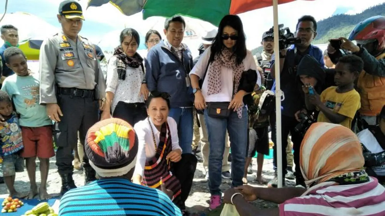 Menteri Badan Usaha Milik Negara (BUMN) Rini Soemarno kembali melakukan kunjungan kerja ke Puncak Jaya.