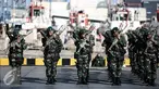 Satgas Pamtas RI-Papua Nugini Yonif Para Raider 330 Kostrad bersiap usai pelepasan di Kolinamil TNI AL, Jakarta, Senin (9/5). Sebanyak 450 tentara akan menjalankan misi pengamanan daerah perbatasan Indonesia-Papua Nugini. (Liputan6.com/Faizal Fanani)