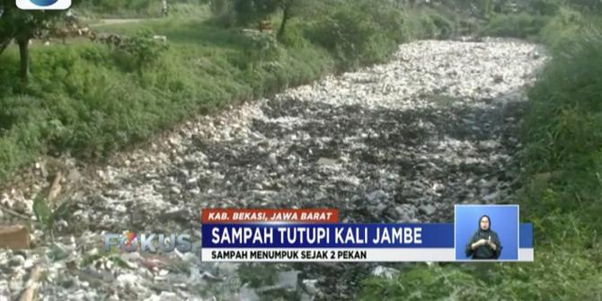 Ketinggian Sampah di Kali Jambe Bekasi Mencapai 1 Meter