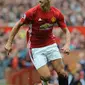 Penyerang Manchester United, Zlatan Ibrahimovic menggiring bola saat bertanding melawan Leicester City di Old Trafford,  Inggris  24 September 2016. Ibrahimovic mempersembahkan tiga gelar untuk Manchester United. (AP Photo/Rui Vieira, File)